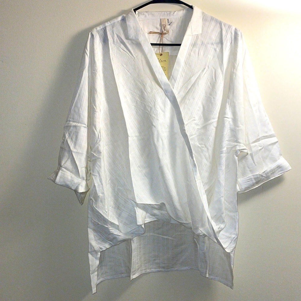 Elan NWT short sleeve tunic VNeck Blouse